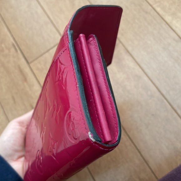 Authentic Louis Vuitton Vernis Sarah Wallet in dark pink - Picture 7 of 8